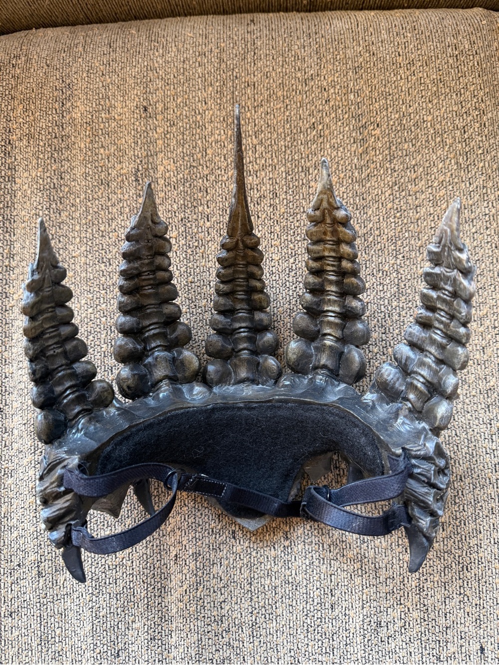 Ornate Gothic Witch Queen Vertebrae Crown and a Full Set of Vertebrae Claw Rings - Picture 3 of 10